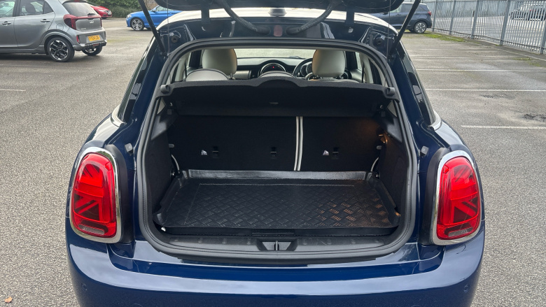 MINI Hatchback 1.5 Cooper Exclusive 5dr Auto Petrol Hatchback